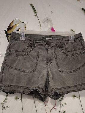 One 5 One Women's Green Cargo Utility Shorts Size 6 Style OR128D Y2K Vintage Gru